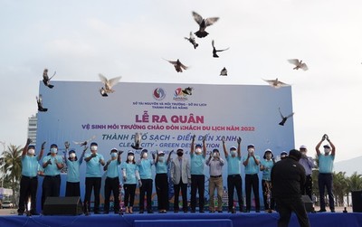 Đà Nẵng: Ra quân vệ sinh môi trường chào đón khách du lịch năm 2022