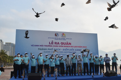 Đà Nẵng: Hơn 650 người tham gia vệ sinh môi trường chào đón du khách