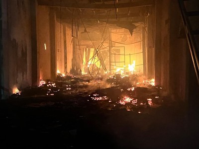 Hà Nội: Gần 1.000m2 nhà xưởng đồ gỗ chìm trong lửa lúc rạng sáng