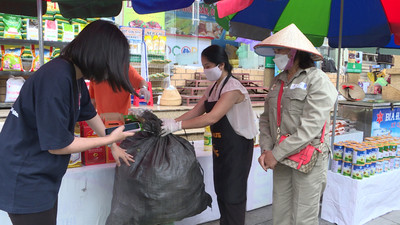 Quảng Ninh: Phát động Chiến dịch “Đổi rác lấy quà trên điện thoại”