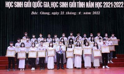 Bắc Giang: Tuyên dương học sinh có thành tích xuất sắc trong các kỳ thi