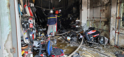 Vụ cháy trong căn nhà ở Lĩnh Nam (Hà Nội): Đưa 4 người ra ngoài an toàn