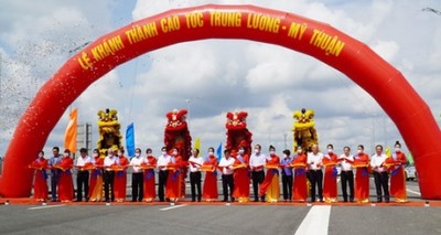 Cao tốc Trung Lương - Mỹ Thuận hơn 12.000 tỷ đồng chính thức thông xe