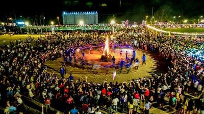 Hàng vạn du khách đổ về Lạng Sơn khai mạc lễ hội KỲ HOA 2022