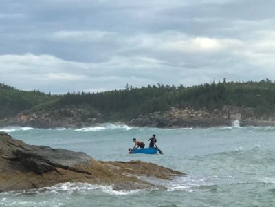 Quảng Ngãi: Hai ngư dân kịp cứu du khách suýt bị đuối nước