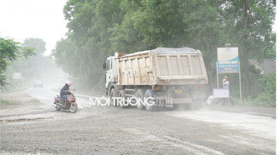 Quảng Bình: Xe tải trọng lớn phá nát tuyến đường liên xã, gây mất an toàn giao thông
