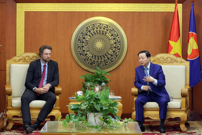 Bộ trưởng Trần Hồng Hà làm việc với đoàn công tác của Đại sứ quán Đan Mạch