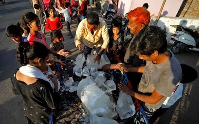Ấn Độ: Nắng nóng gay gắt, người dân đối mặt với tình trạng thiếu nước nghiêm trọng