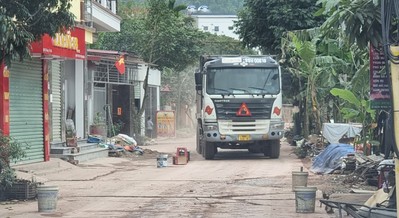Yên Dũng – Bắc Giang: Xe “quá khổ” phá nát đường dân sinh, gây ô nhiễm môi trường