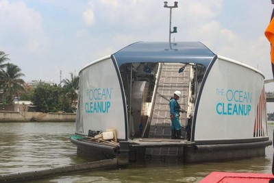 Ứng dụng công nghệ làm sạch rác thải trên sông Cần Thơ