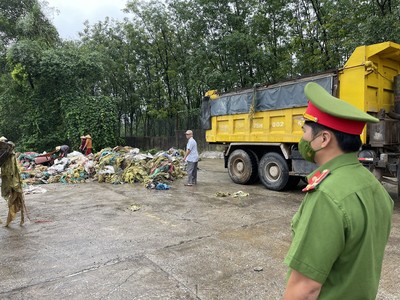 Thừa Thiên Huế: Phát hiện công ty cao su đổ chất thải rắn trái phép ra môi trường