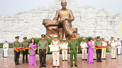Công an tỉnh Bắc Giang khen thưởng 60 tập thể, cá nhân trong học và làm theo Bác