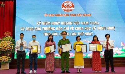 Trao Giải thưởng Báo chí về KH&CN tỉnh Bắc Giang lần thứ nhất