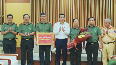 Chủ tịch Đà Nẵng thưởng nóng Công an thành phố 150 triệu đồng