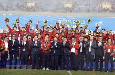 Chủ tịch nước, Thủ tướng, Chủ tịch Quốc hội chung vui với U23 Việt Nam