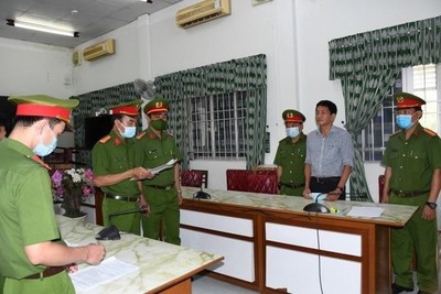 Khởi tố , bắt tạm giam Phó Giám đốc Sở Y tế Trà Vinh liên quan vụ Việt Á