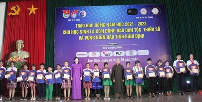 Bình Định: Trao 110 suất học bổng cho học sinh con đồng bào dân tộc thiểu số và ngư dân