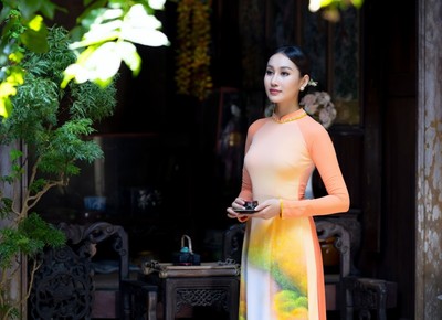 Miss Global Việt Nam Đoàn Hồng Trang duyên dáng với áo dài lụa vẽ ở Hội An