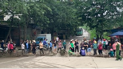 Lào Cai: Người dân chặn xe vào Khu công nghiệp Tằng Loỏng