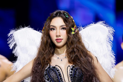 Hoa hậu Thùy Tiên gặp phải sự cố khi catwalk