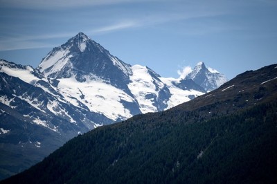 Đỉnh núi tuyết Alps đang tan chảy và xanh hoá trở lại