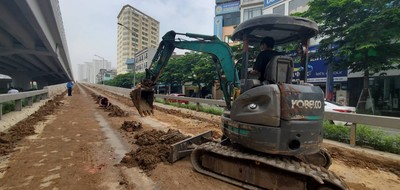 Truy tìm xe tải làm rơi bùn đất ngập đường Phạm Văn Đồng