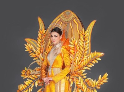 Bộ trang phục dân tộc Kim thực của Trân Đài tại Miss International Queen 2022