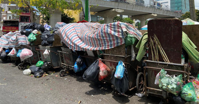 Rác thải “chất đống” trên phố Hà Nội là do bãi rác Nam Sơn quá tải?