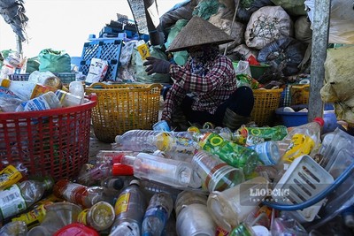 Lo ngại ở làng thu gom và sơ chế rác thải lớn nhất Hà Nội