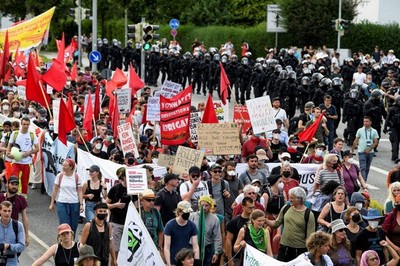 Hàng trăm người tuần hành vì khí hậu nhân Hội nghị thượng đỉnh G7