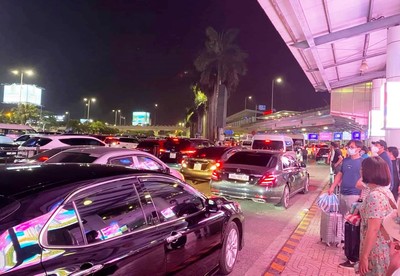 Xe đưa đón khách “làm loạn” tại sân bay Nội Bài: Cần xử lý nghiêm