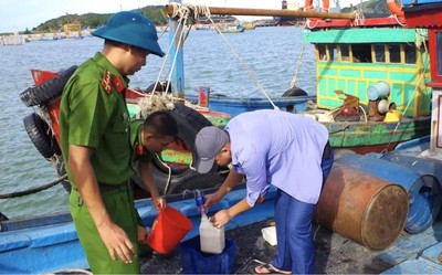 Quảng Bình: Phát hiện, bắt giữ hơn 7.000 lít dầu không rõ nguồn gốc