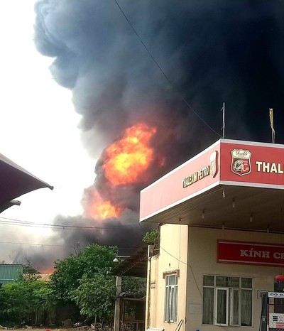 Bình Dương: Cháy công ty sản xuất mút xốp tại thị xã Tân Uyên