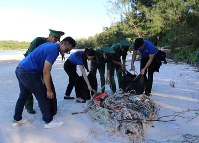 Quảng Ninh ra quân Chiến dịch “Mùa hè xanh” và "Hãy làm sạch biển” năm 2022