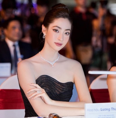Hoa hậu Lương Thùy Linh khoe thành tích học tập ở Đại học Ngoại thương