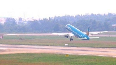 Máy bay Vietnam Airlines hạ cánh khẩn cấp vì sự cố động cơ