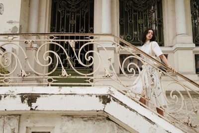 Hoa hậu Tiểu Vy đăng tải bộ ảnh đẹp tựa thiên thần xứ Âu