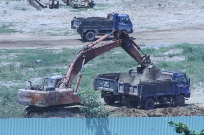 Đà Nẵng: Nhà thầu vận chuyển đất đào móng KĐT xanh Bàu Tràm Lakeside có sai quy định ?