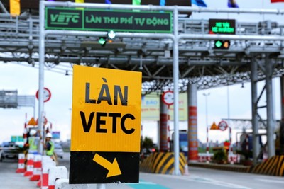 Tổng cục đường bộ Việt Nam yêu cầu báo cáo để xử lý vụ “dán chồng thẻ” ETC