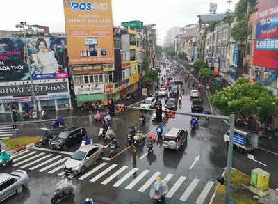 Hình ảnh Hà Nội có mưa to đến rất to sau khi bão số 2 suy yếu