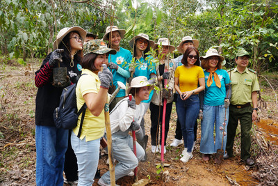 Hoa hậu H’Hen Niê tham gia trồng rừng, góp phần phủ xanh rừng đặc dụng