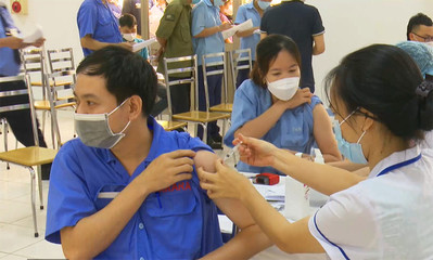 Hà Nội đẩy nhanh tiêm vaccine Covid-19 mũi bổ sung cho lao động khu công nghiệp