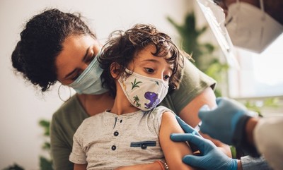 Chuyên gia WHO ủng hộ tiếp tục tiêm bổ sung vaccine Covid-19