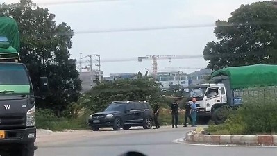 Cty CP Môi trường Thuận Thành bị Hải quan thu giữ 04 xe chở chất thải