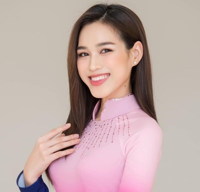 Hoa hậu Đỗ Thị Hà đẹp khoe sắc khi diện áo dài truyền thống
