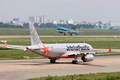 Vietnam Airlines và Jetstar Pacific bị thu hồi một số chuỗi slot bay hè