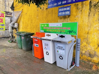 Lắp đặt gần 470 thùng phân loại chất thải rắn tại thành phố Huế