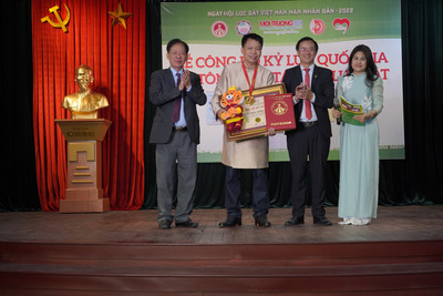 Chùm ảnh Lễ công bố Kỷ lục Quốc gia và tôn vinh 6 tác giả Thơ Lục Bát