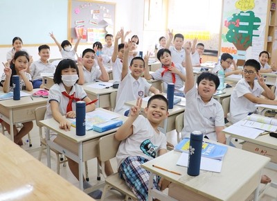 Hà Nội yêu cầu các trường không bắt buộc học sinh mua đồng phục mới
