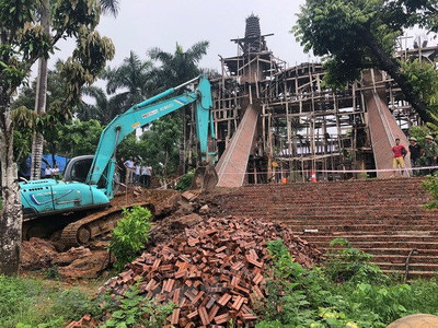 Chủ tịch Hà Nội yêu cầu xử lý dứt điểm các công trình xây dựng không phép, trái phép